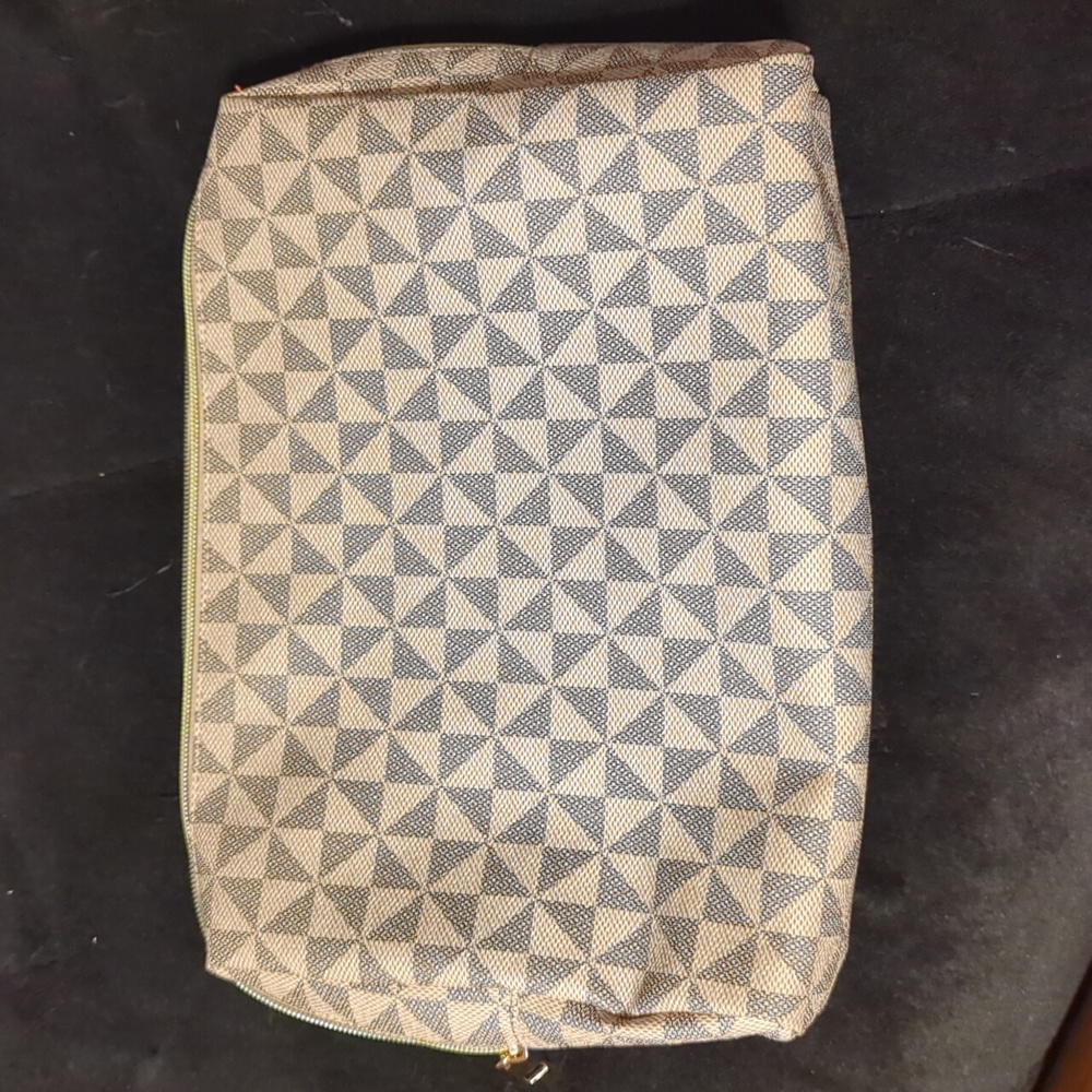 Cosmetic bag
